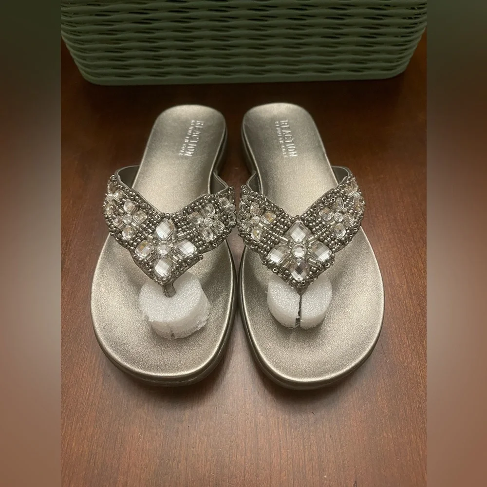NWOT Kenneth Cole Reaction Women's Silver Sandals - Picture 2 of 9
